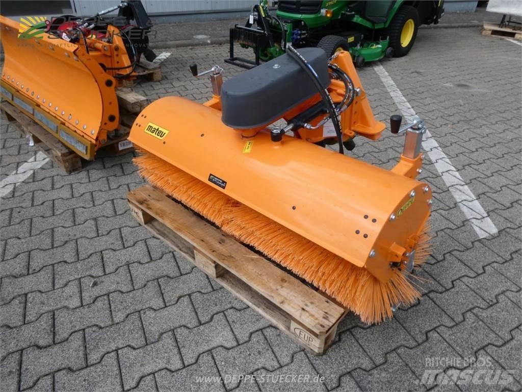 John Deere X950R Naudoti kompaktiški traktoriai