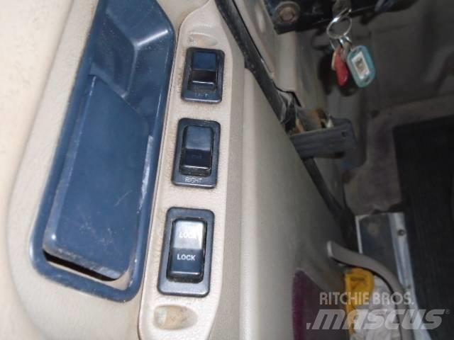 International 9200 i Savivarčių priekabų vilkikai