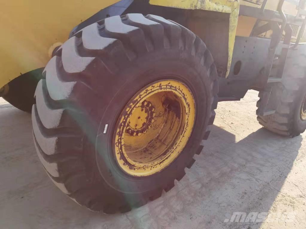 Komatsu WA 320-3 Naudoti ratiniai krautuvai