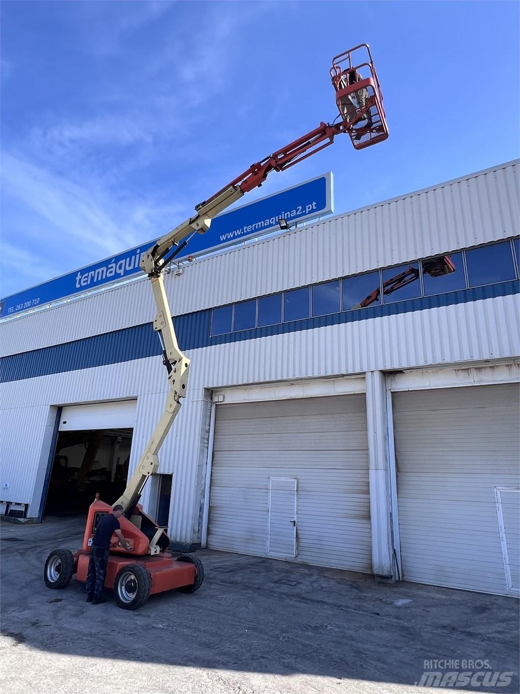JLG E450 AJ Alkūniniai keltuvai