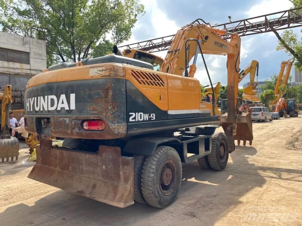 Hyundai R210W-9 Ratiniai ekskavatoriai