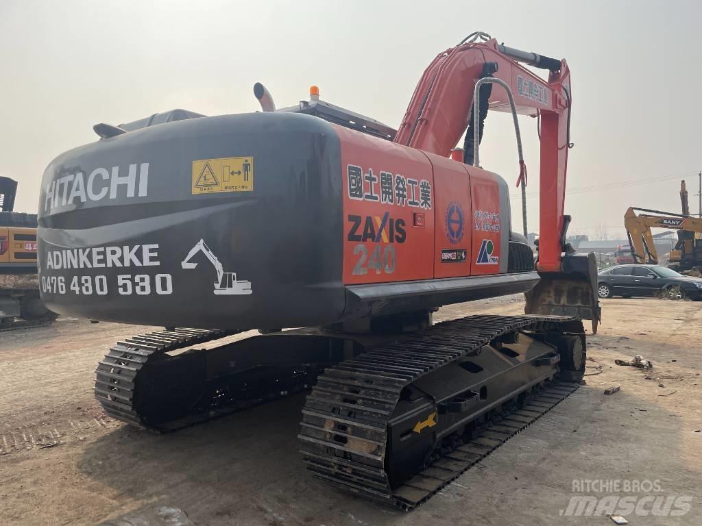 Hitachi 240 Vidutinės galios ekskavatoriai 7-12 t