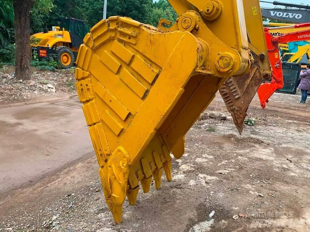 CAT 323 D L Vikšriniai ekskavatoriai