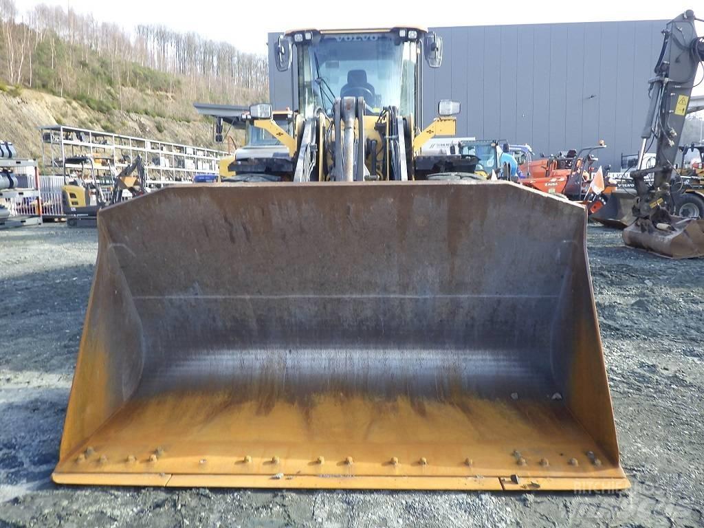 Volvo L 110 H Naudoti ratiniai krautuvai
