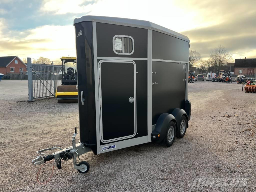 Ifor Williams HB 403 Puspriekabės gyvuliams