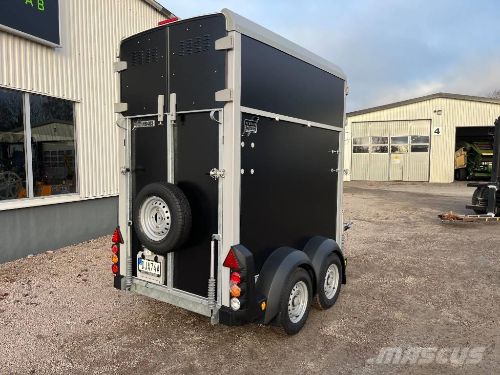 Ifor Williams HB 403 Puspriekabės gyvuliams