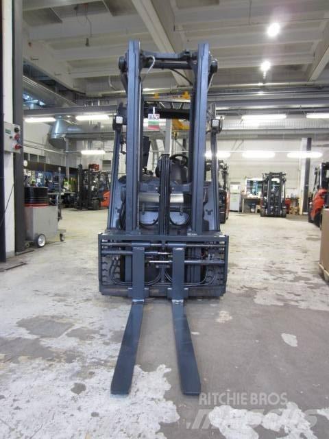 Linde E25 Elektriniai šakiniai krautuvai