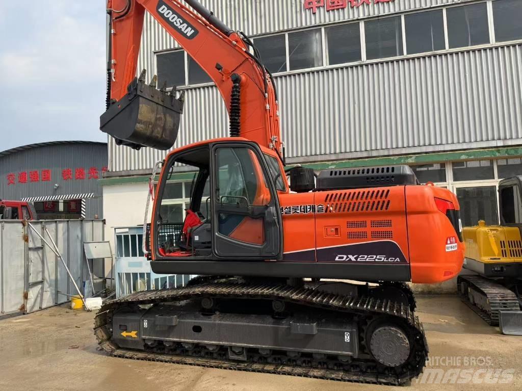 Doosan DX 225 LCA Vikšriniai ekskavatoriai