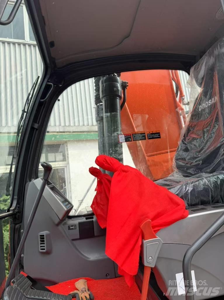 Doosan DX 225 LCA Vikšriniai ekskavatoriai
