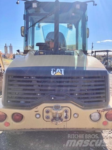 CAT 908 M Naudoti ratiniai krautuvai
