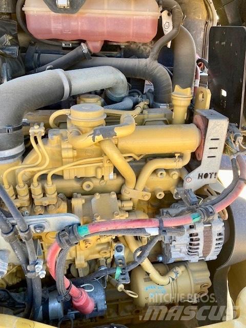 CAT 908 M Naudoti ratiniai krautuvai