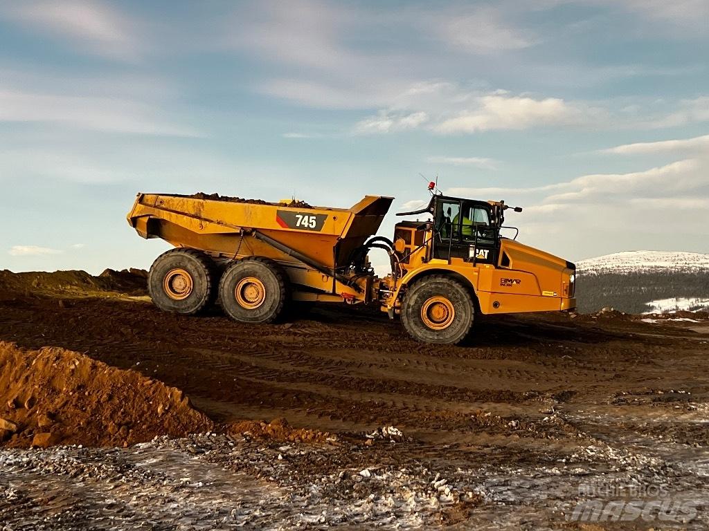 CAT 745 Karjeriniai savivarčiai