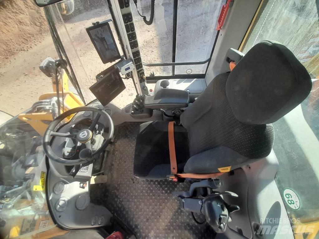 Volvo L 120 H Naudoti ratiniai krautuvai