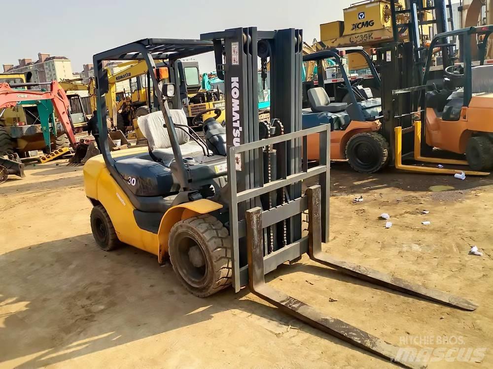 Komatsu FD 30 T-16 Dyzeliniai krautuvai
