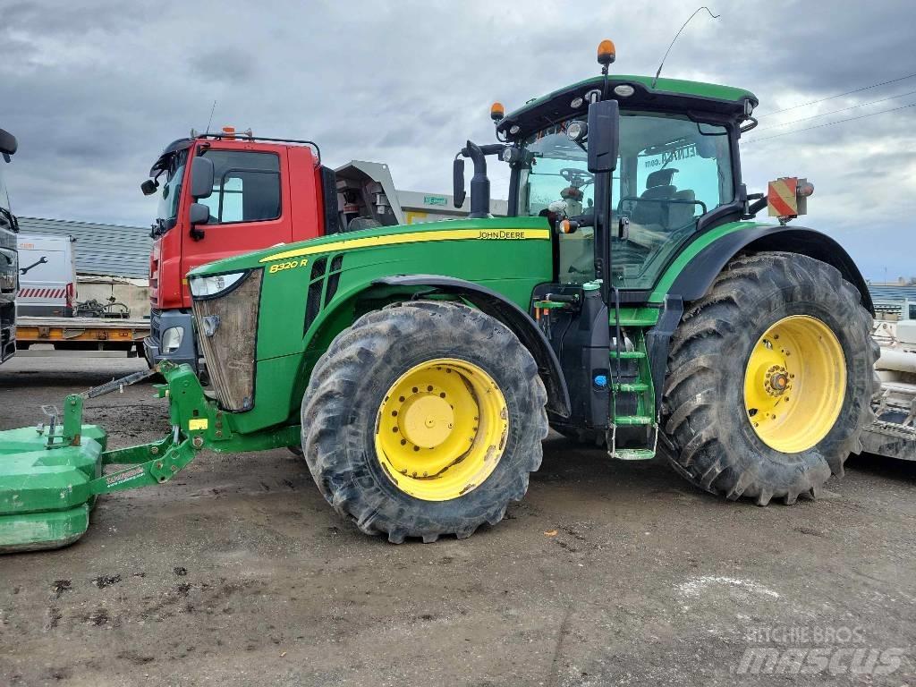 John Deere 8320 R Traktoriai