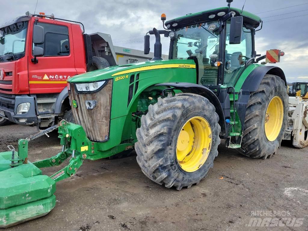 John Deere 8320 R Traktoriai