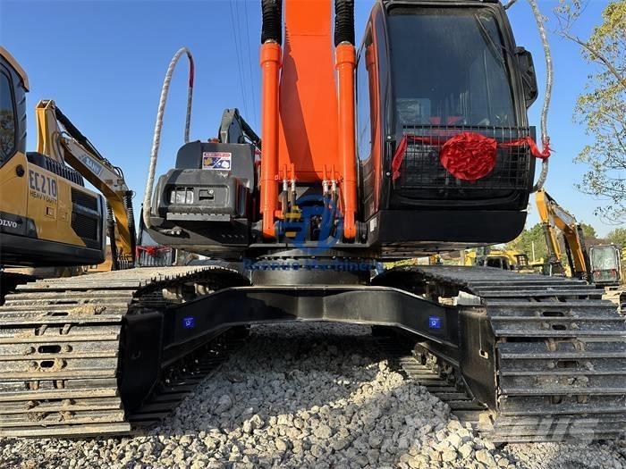 Hitachi ZX 200 Vikšriniai ekskavatoriai