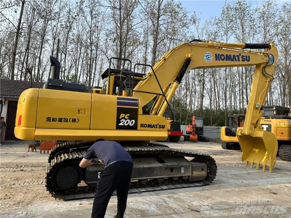 Komatsu PC200-8 Vikšriniai ekskavatoriai