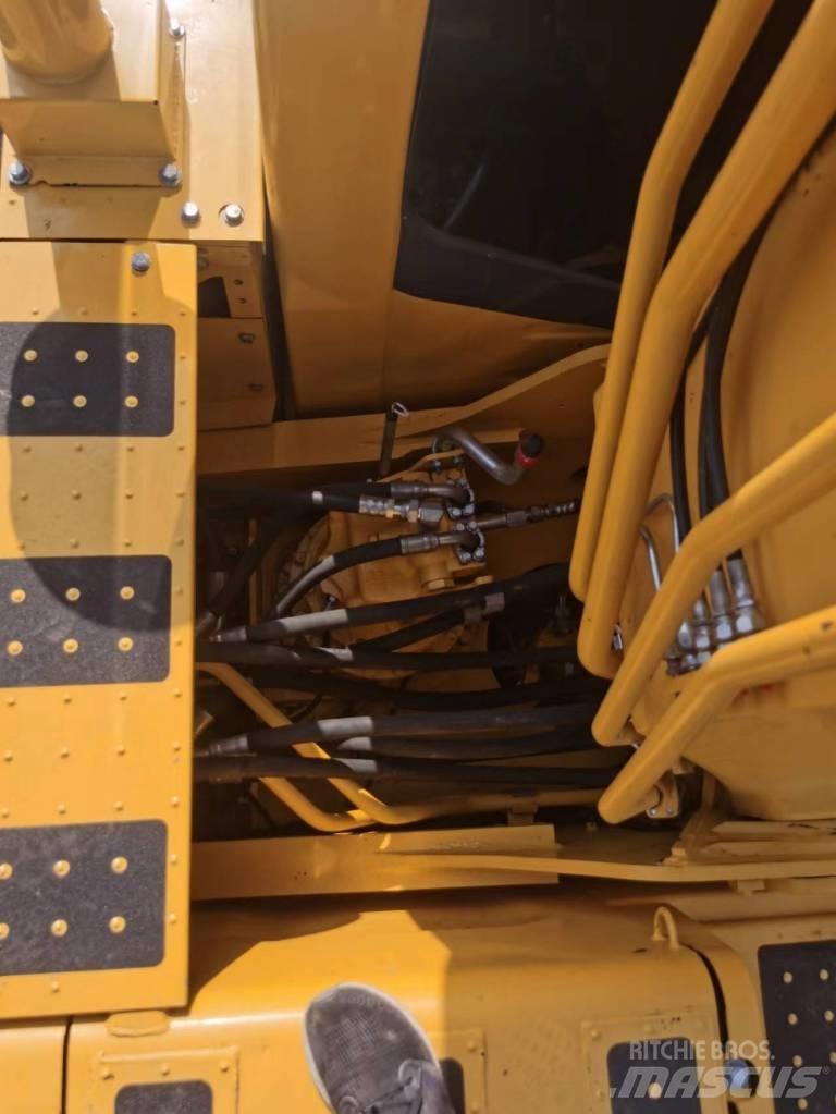 Komatsu PC 200 Vikšriniai ekskavatoriai
