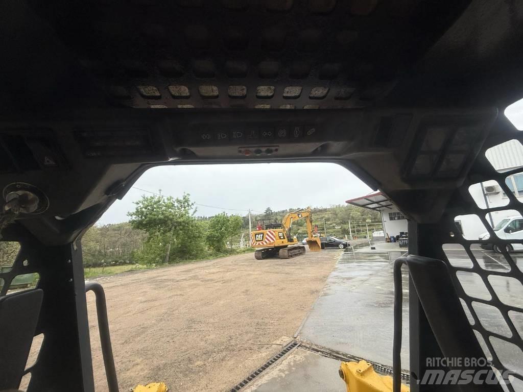 Komatsu SK 07 J-2 Krautuvai su šoniniu pasukimu