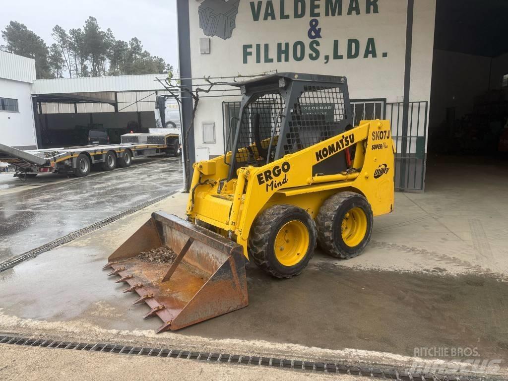 Komatsu SK 07 J-2 Krautuvai su šoniniu pasukimu