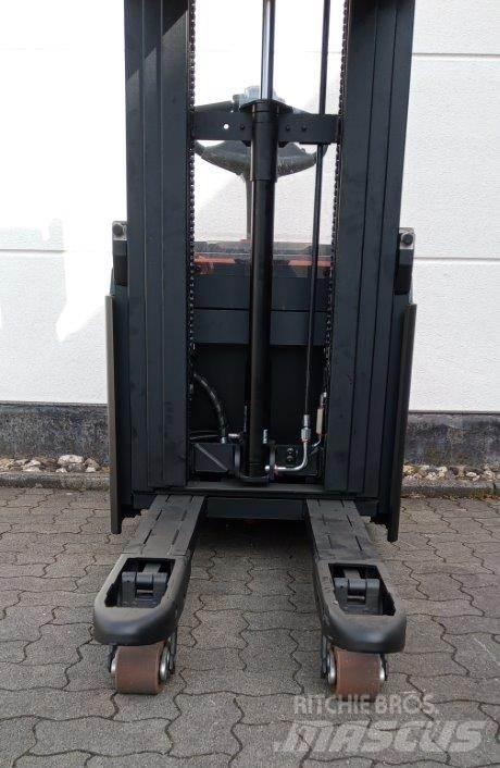 Toyota SWE120L Rankiniai vėžimėliai