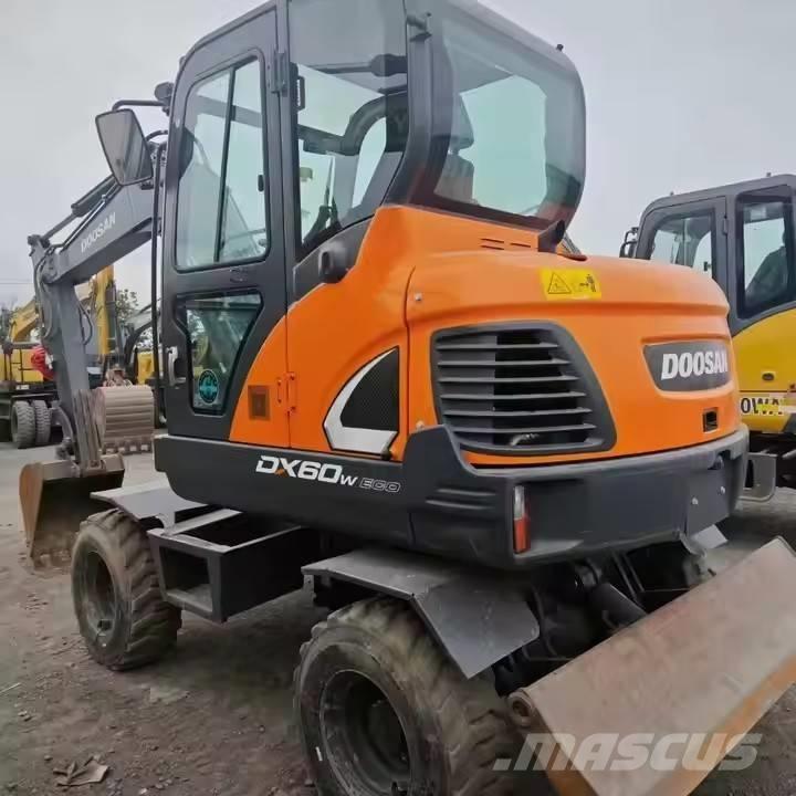 Doosan DX 60W Ratiniai ekskavatoriai