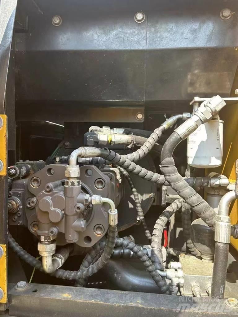 Volvo 140 Vikšriniai ekskavatoriai