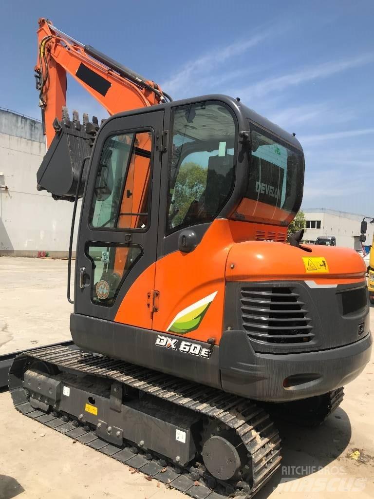Doosan DX 60 Vikšriniai ekskavatoriai