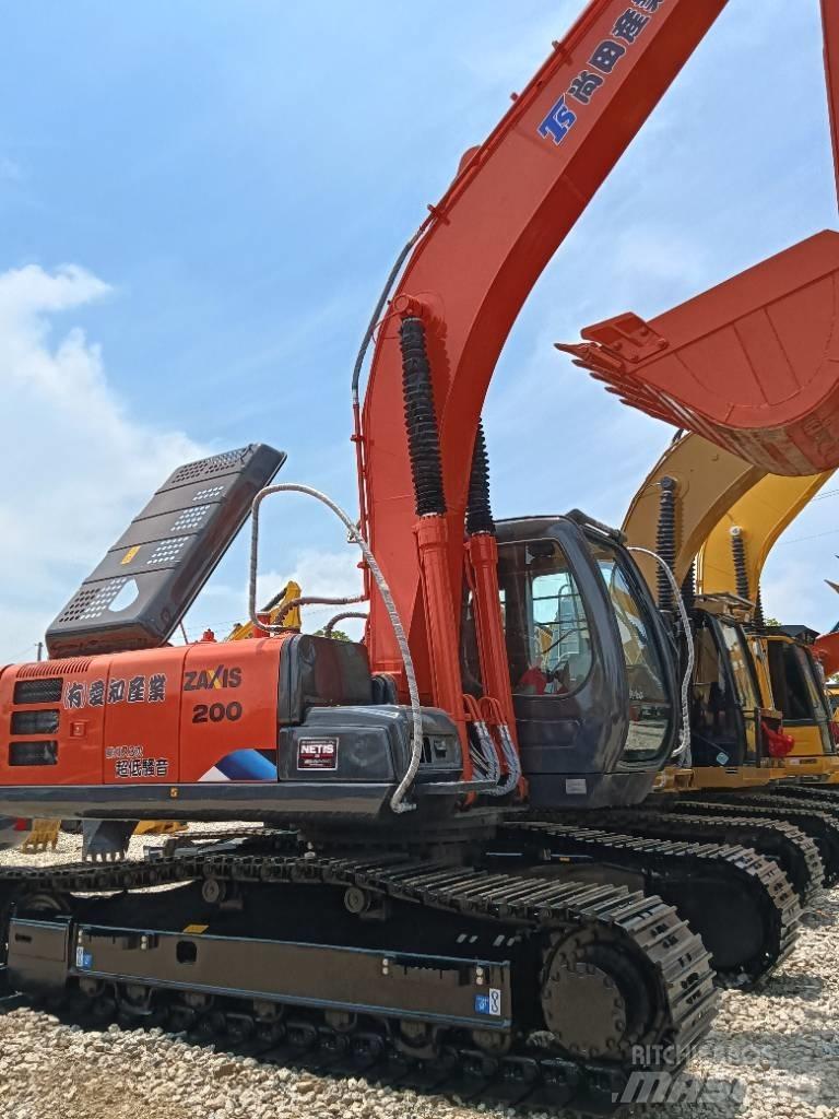 Hitachi ZX 200 Vidutinės galios ekskavatoriai 7-12 t