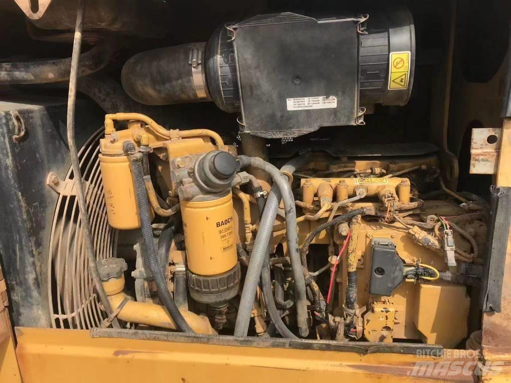 CAT D 5 K Vikšriniai buldozeriai