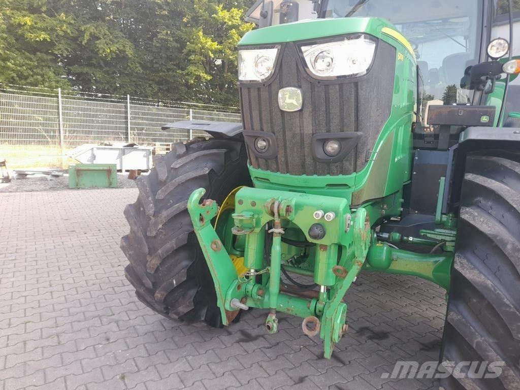 John Deere 6215 R Traktoriai