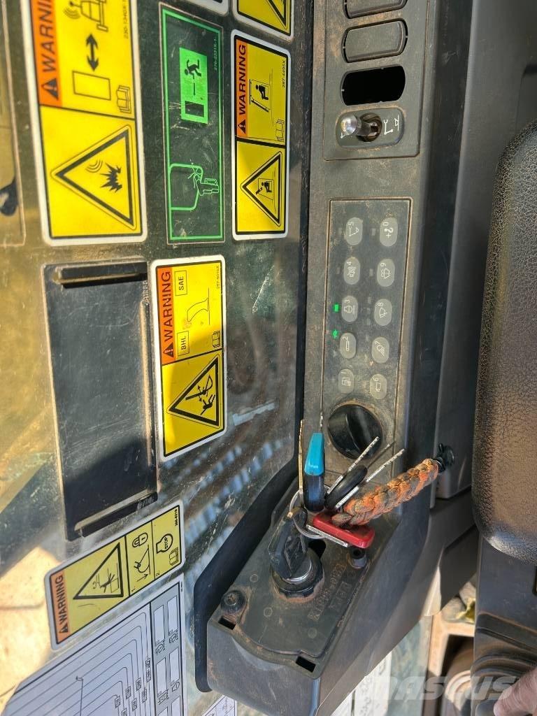 CAT 323 F L Vikšriniai ekskavatoriai