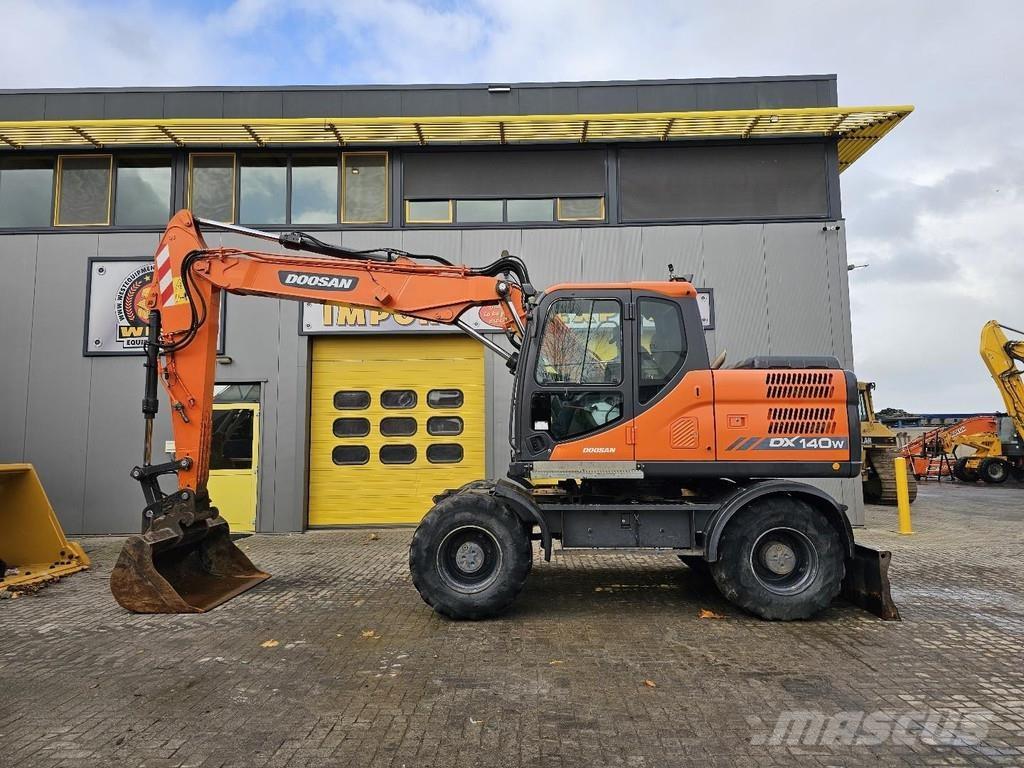 Doosan DX 140W Ratiniai ekskavatoriai
