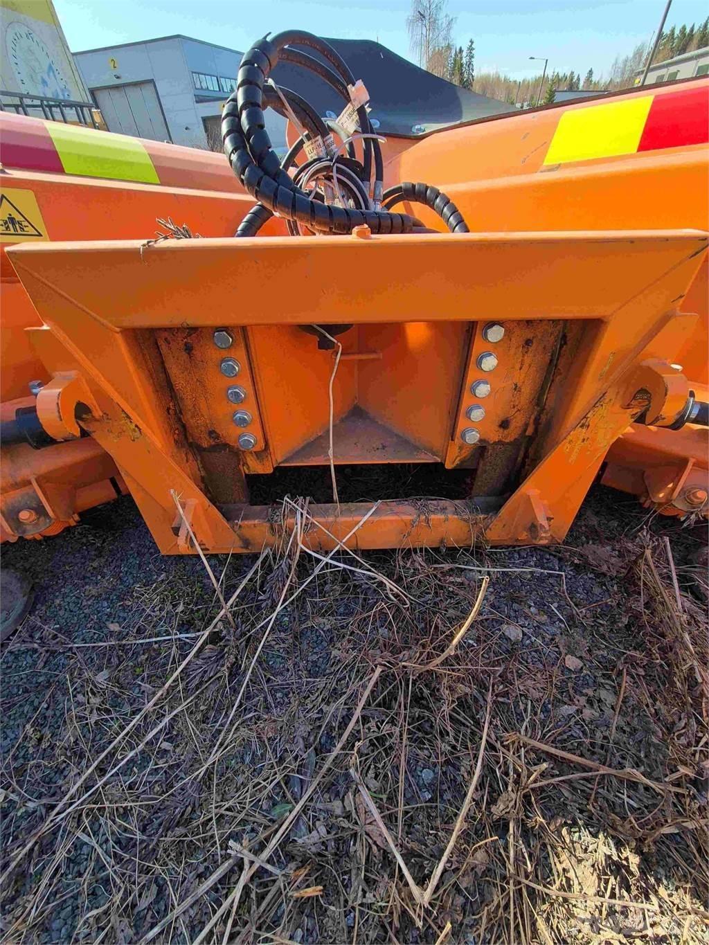 FMG nivelaura 390 Sniego peiliai ir valytuvai