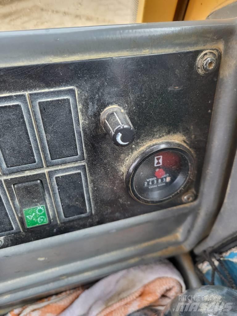 Volvo L 180 E Naudoti ratiniai krautuvai