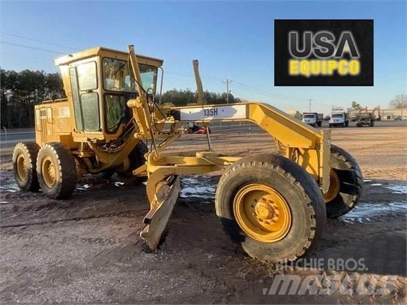 CAT 135H Greideriai