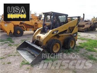 CAT 252B3 Krautuvai su šoniniu pasukimu