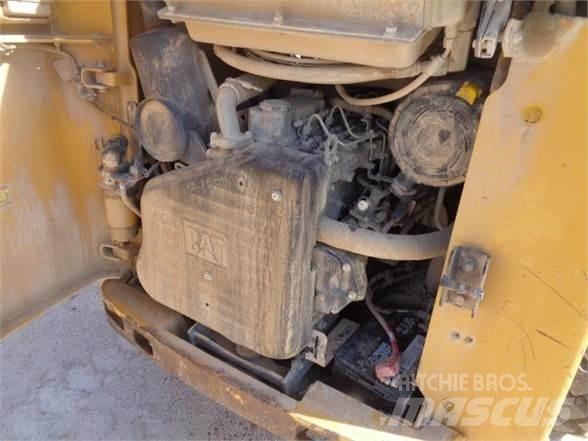CAT 252B3 Krautuvai su šoniniu pasukimu