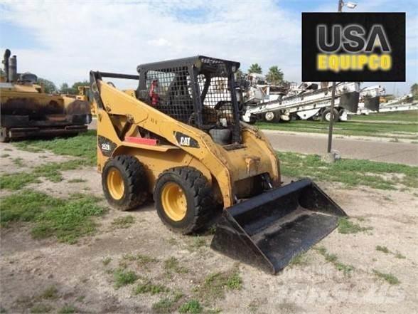 CAT 252B3 Krautuvai su šoniniu pasukimu