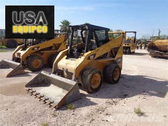 CAT 252B3 Krautuvai su šoniniu pasukimu