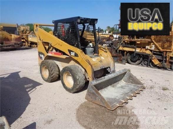 CAT 252B3 Krautuvai su šoniniu pasukimu