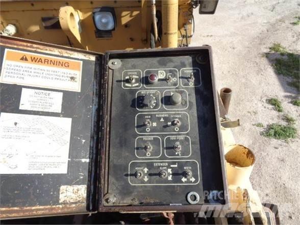 CAT AP-1000B Asfalto klotuvai