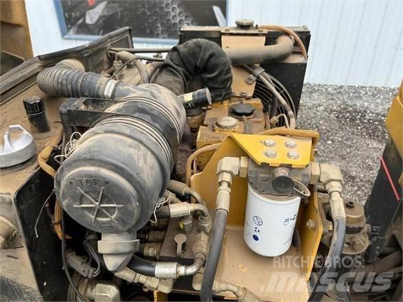 CAT CB-224E Vieno būgno volai