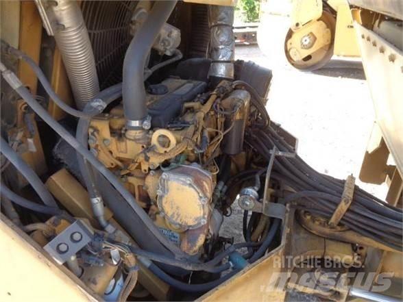 CAT CB-534D Vieno būgno volai