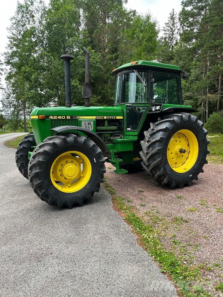 John Deere 4240 S Traktoriai