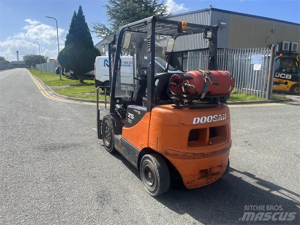 Doosan G25P-5 LPG (dujiniai) krautuvai