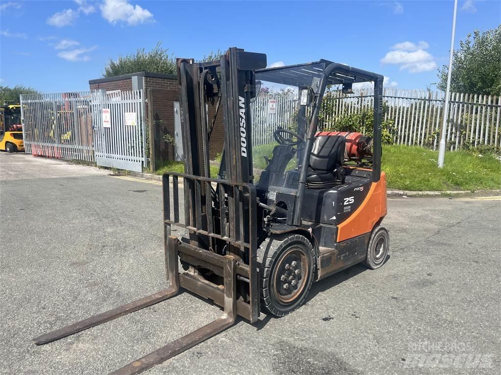 Doosan G25P-5 LPG (dujiniai) krautuvai
