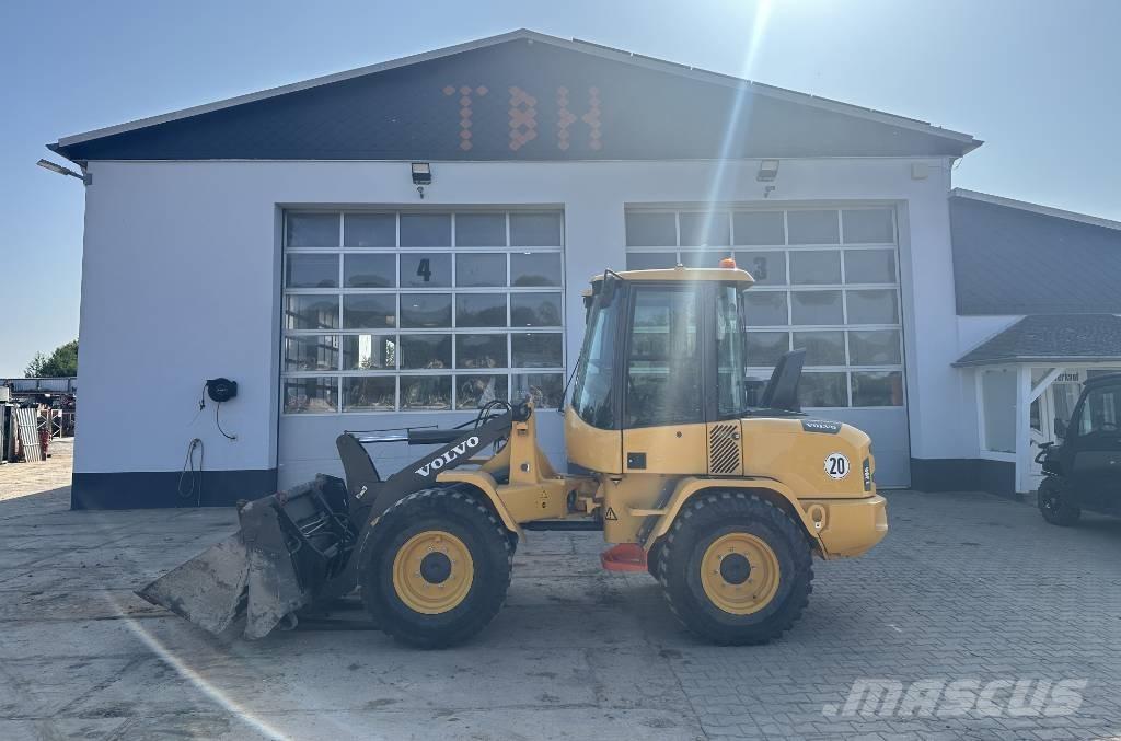 Volvo L 30 G Naudoti ratiniai krautuvai