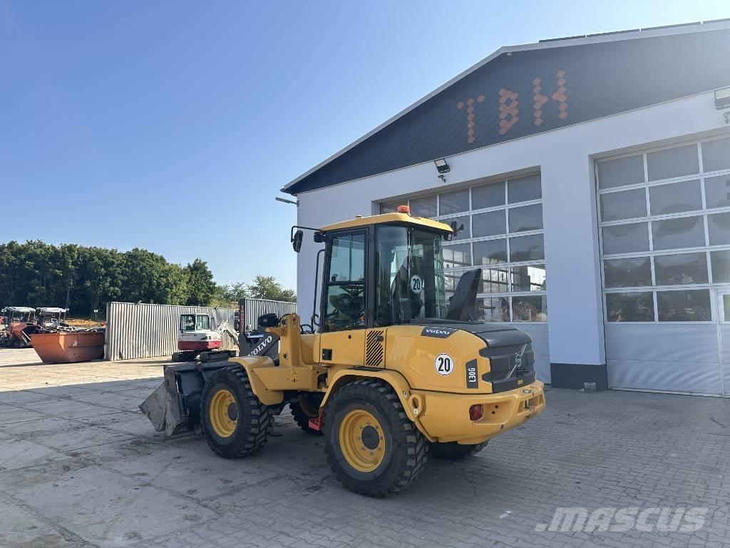 Volvo L 30 G Naudoti ratiniai krautuvai